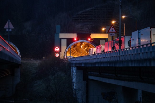 Unfallserie: Zwei schwere LKW-Unfälle auf Pyhrnautobahn in Tunnels