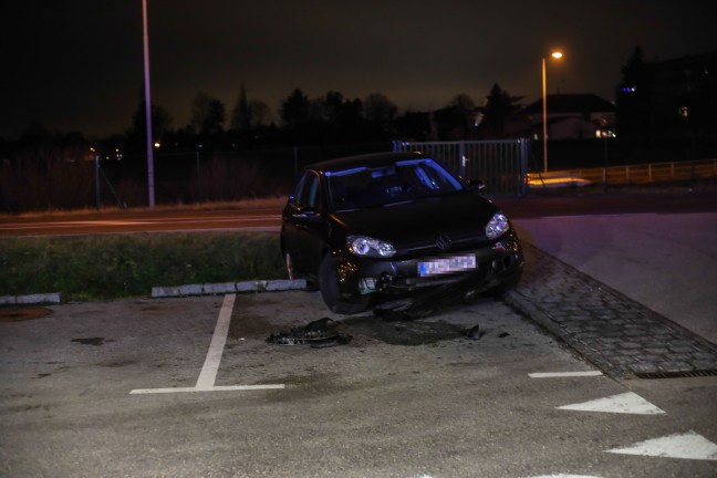 Sachschadenunfall: PKW-Lenker verfehlte in Marchtrenk eine Parkplatzeinfahrt
