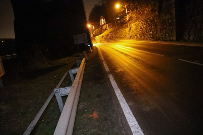 Autolenker (30) bei Frontalcrash an der Stadtgrenze zwischen Leonding und Linz tödlich verletzt