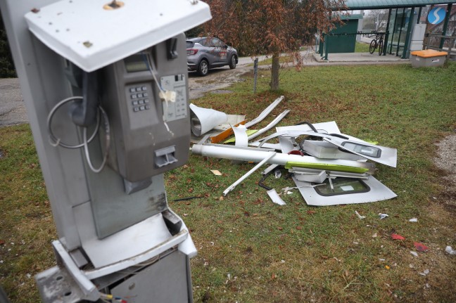 "Tschechenböller": Telefonzelle in Pasching von Jugendlichen mit illegalem Böller gesprengt
