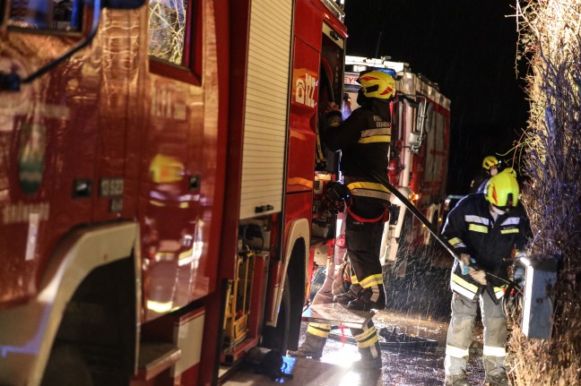 Gasflasche fing Feuer: Vier Feuerwehren bei Zimmerbrand in Steinbach an der Steyr im Einsatz