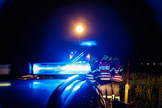 Auto bei Holzhausen von Fahrbahn abgekommen und im Feld gelandet