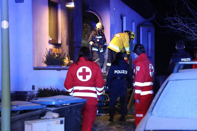 Brand bei Wohnhaus in Wels-Puchberg sorgt für Einsatz der Feuerwehr