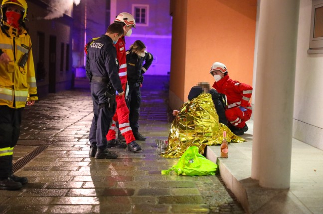 Brandeinsatz durch "Lagerfeuer" in einem Jugendraum in Wels-Innenstadt