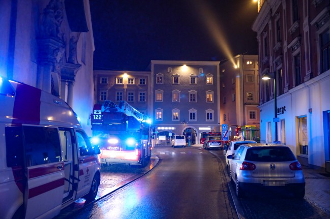 Brandeinsatz durch "Lagerfeuer" in einem Jugendraum in Wels-Innenstadt