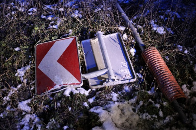 Alkolenker bei Unfall in Steinerkirchen an der Traun mit Auto in Böschung gelandet