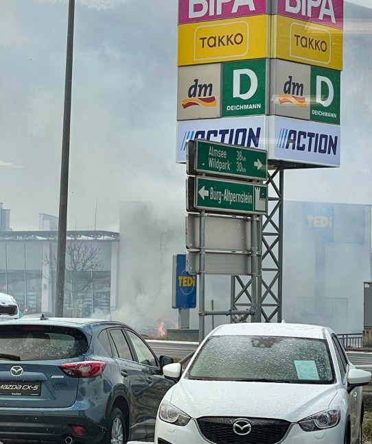 Brand von Kartonagen bei Geschftslokal in Micheldorf in Obersterreich fhrt zu Feuerwehreinsatz