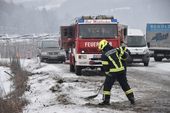 Starker Schneefall in Oberösterreich führte zu zahlreichen Bergungseinsätzen durch die Feuerwehren
