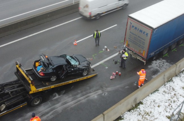 Beifahrer (18) nach Verkehrsunfall auf Innkreisautobahn bei Pram im Klinikum verstorben