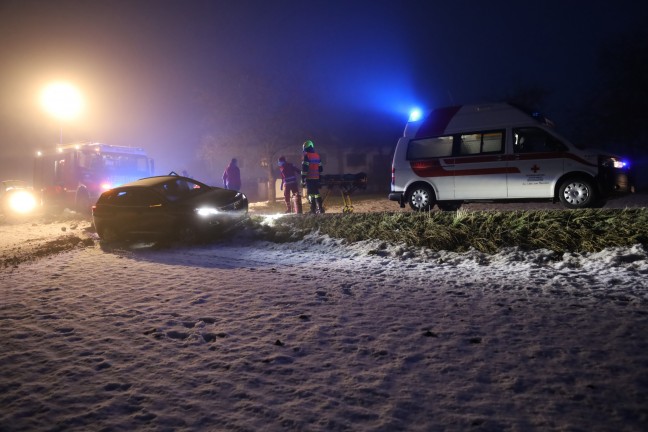 Verkehrsunfall zwischen zwei Autos in Thalheim bei Wels fordert eine verletzte Person