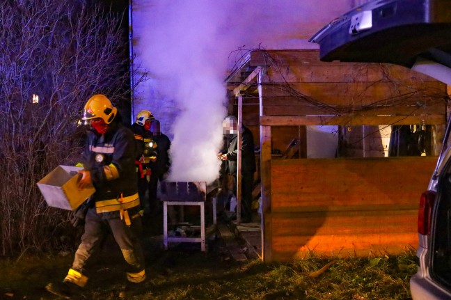 Einsatzkräfte beendeten Grillabend vor Mehrparteienwohnhaus in Wels-Pernau nach gemeldetem Brand