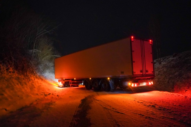Winterliche Straßenverhältnisse führten zu mehreren Einsätzen in Oberösterreich