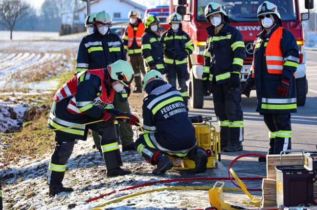 Autolenker in St. Georgen bei Grieskirchen stundenlang in unentdecktem Unfallwrack eingeklemmt