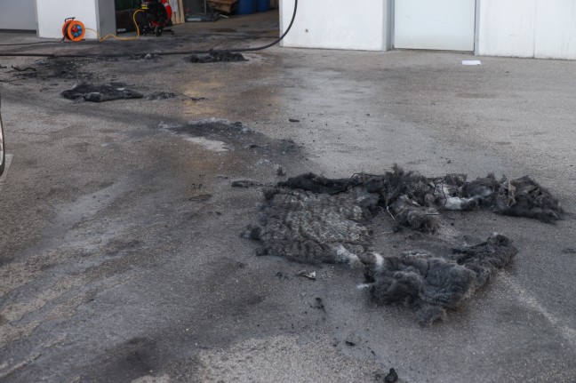 Brand bei einem Autohaus in Eferding fordert zwei Verletzte