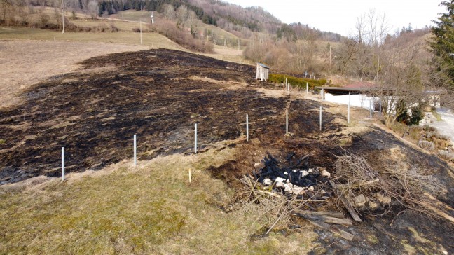 Wiesenbrand in Molln sorgt für Einsatz von fünf Feuerwehren
