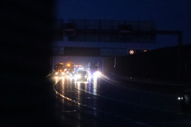 Stauchaos nach schwerem Unfall auf Westautobahn in Ansfelden