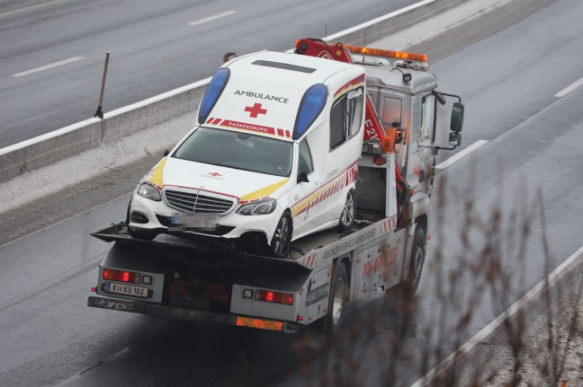 Rettungsauto umgestürzt: Schwerer Verkehrsunfall auf Pyhrnautobahn bei Roßleithen