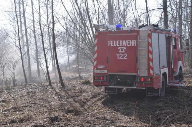 Traktor beim Holzspalten in Goldwörth in Flammen aufgegangen