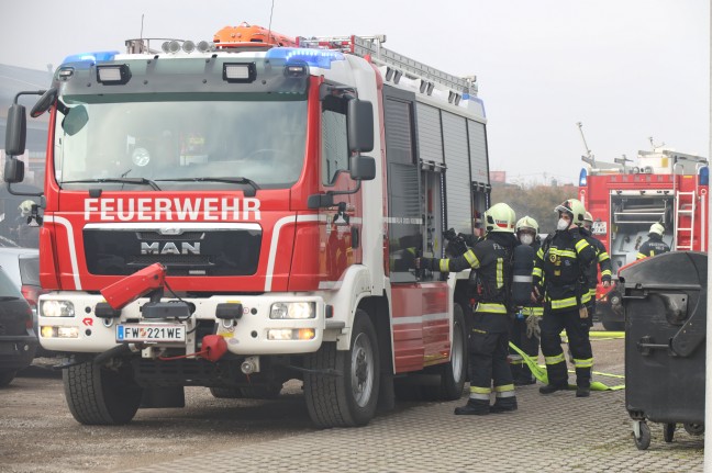 Brand in einer Autowerkstätte in Wels-Waidhausen