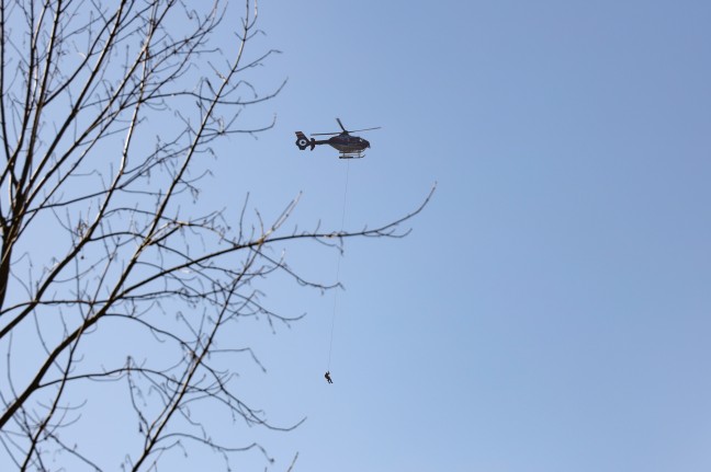 Tdlicher Unfall: Arbeiter (31) bei Felsrumarbeiten nach Steinschlag in Ebensee am Traunsee abgestrzt