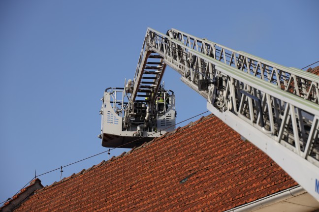 Intensiverer Kaminbrand löst Einsatz zweier Feuerwehren in Wels-Neustadt aus