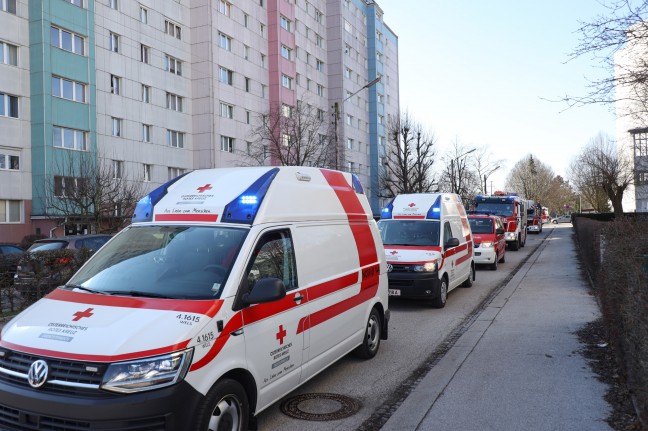 Einsatzkräfte böswillig zu vermeintlich größerem Wohnungsbrand nach Wels-Neustadt alarmiert