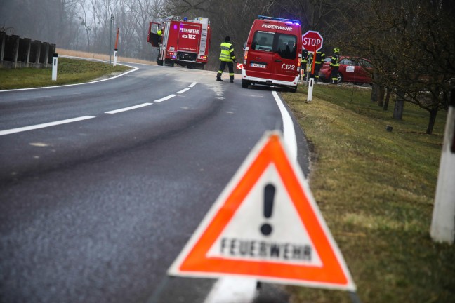 Zwei Feuerwehren bei stellenweise intensiver lspur zwischen Marchtrenk und Oftering im Einsatz