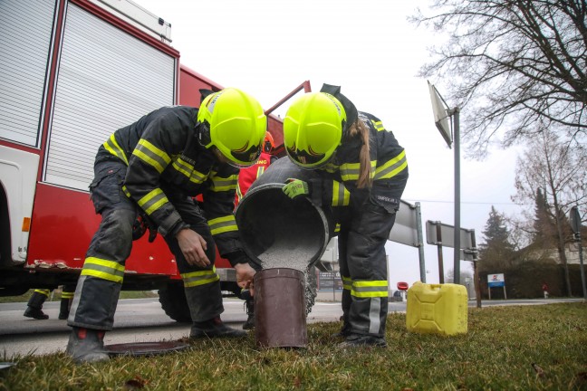 Zwei Feuerwehren bei stellenweise intensiver lspur zwischen Marchtrenk und Oftering im Einsatz