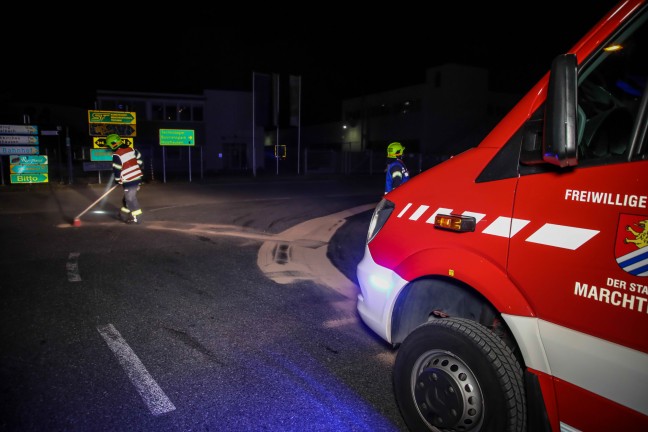 Feuerwehr erneut bei lngerer lspur in Marchtrenk im Einsatz