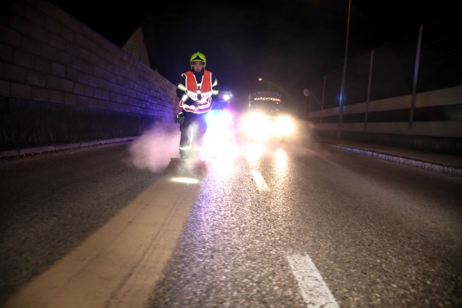 Feuerwehr erneut bei lngerer lspur in Marchtrenk im Einsatz