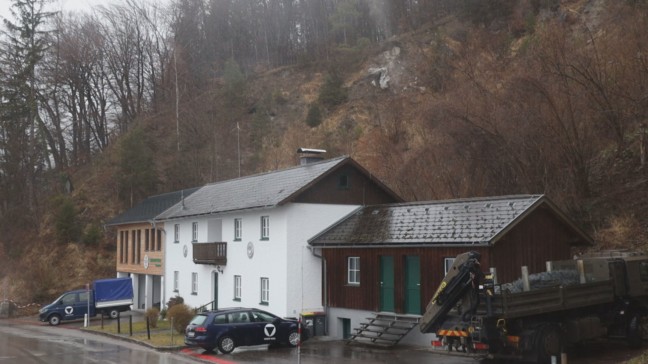 Rutschenden Felsblock am Traunstein in Gmunden erfolgreich gesprengt