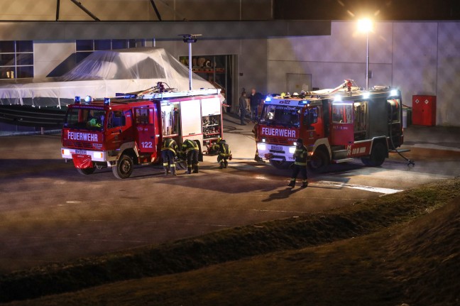 Drei Feuerwehren bei Brand in einer Bootswerft in Ohlsdorf im Einsatz