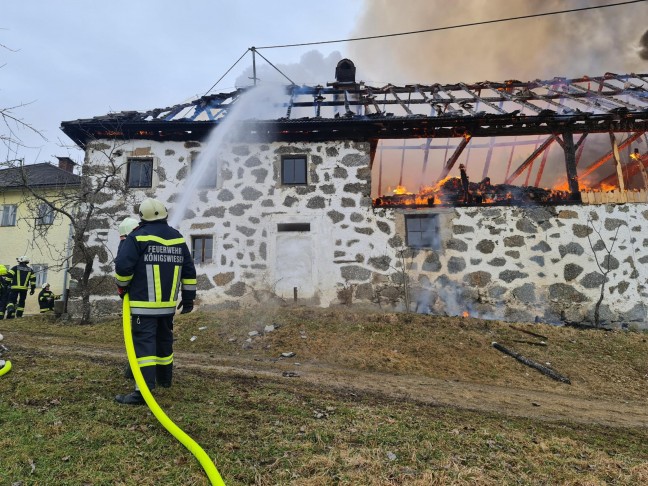 Großbrand auf einem Bauernhof in Unterweißenbach