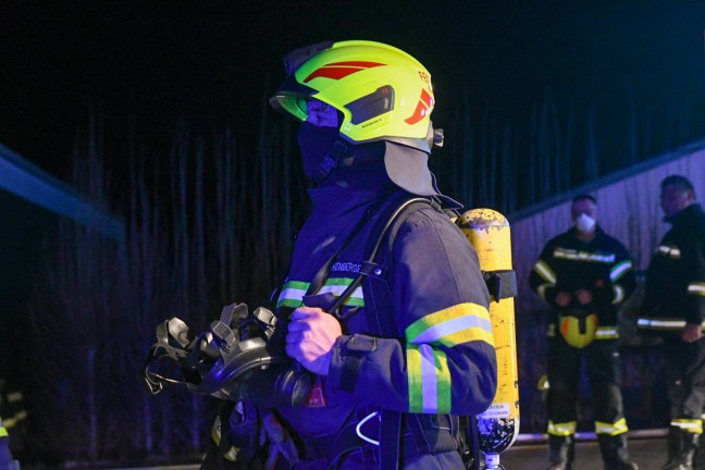 Sechs Feuerwehren bei Brand in einem Gewerbebetrieb in Reichersberg im Einsatz