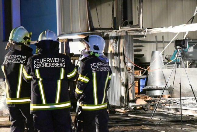 Sechs Feuerwehren bei Brand in einem Gewerbebetrieb in Reichersberg im Einsatz