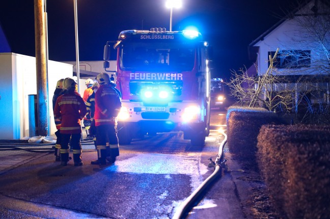 Garagenbrand in Schlüßlberg sorgt für Einsatz von vier Feuerwehren