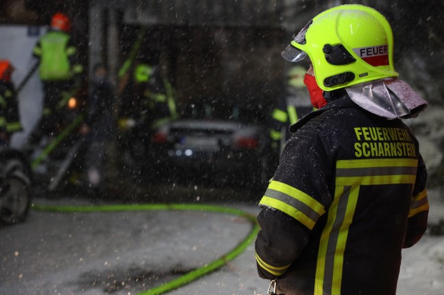 Drei Feuerwehren bei Brand in einem Wohnhaus in Scharnstein im Einsatz