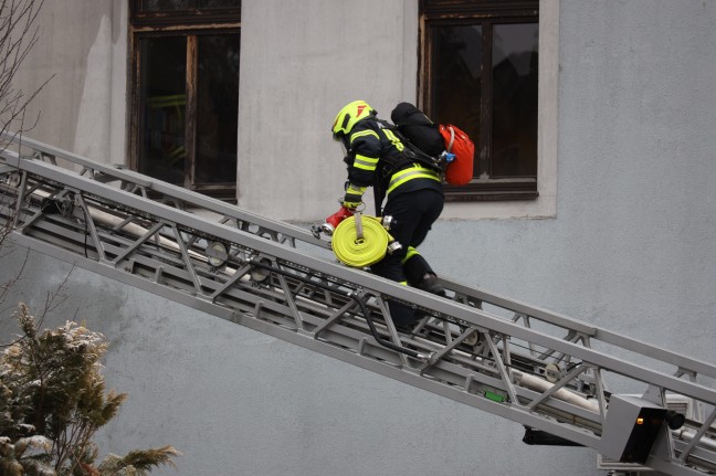 Großeinsatz bei Brand im Schulzentrum in Neuhofen an der Krems
