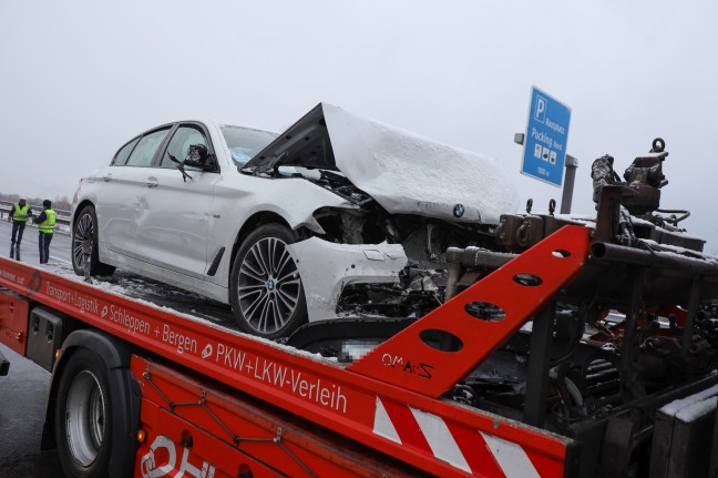 24 Verletzte bei schwerem Serienunfall auf Welser Autobahn in Pucking