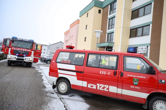 Menschenrettung: Person durch Feuerwehr aus stark verrauchter Wohnung in Bad Hall gerettet