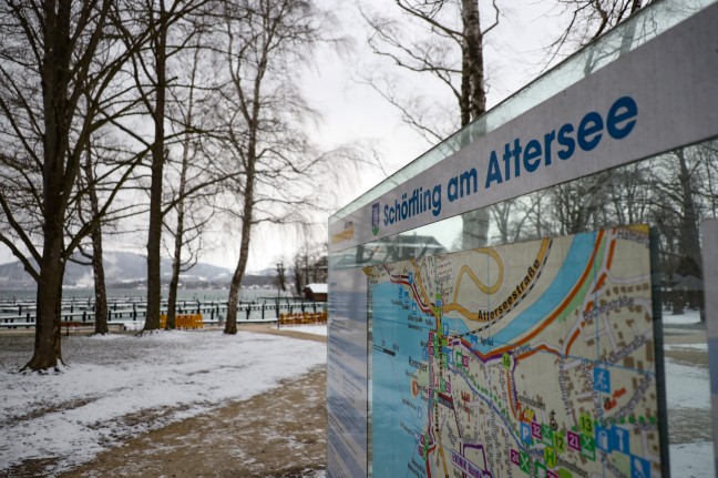 Schörfling am Attersee: Einsatzkräfte zur Rettung eines Kitesurfers aus dem Attersee alarmiert