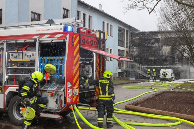 Brand im Schulzentrum in Neuhofen an der Krems gelegt - Jugendlicher (16) gestand Brandstiftungen
