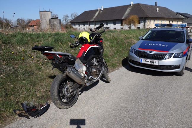 Motorradfahrer bei Verkehrsunfall auf Voralpenstraße in Sattledt verletzt