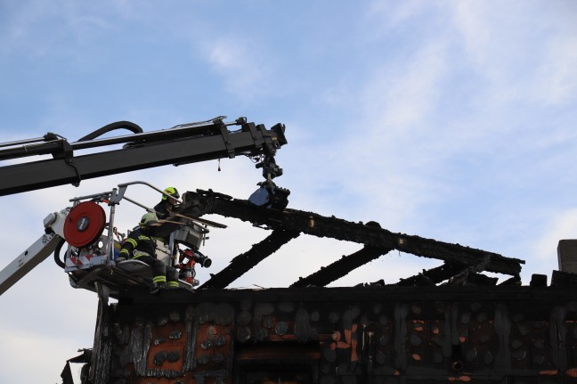 Neun Feuerwehren bei Wohnhausbrand in Pregarten im Einsatz