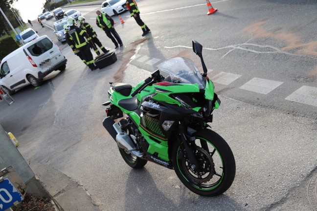 Motorradlenker bei Kollision mit Fahrzeug auf Mauthausener Straße in Wartberg ob der Aist verletzt