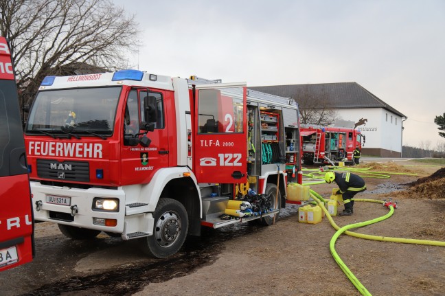 Drei Feuerwehren bei Brand eines überdimensionalen Misthaufens in Hellmonsödt im Einsatz