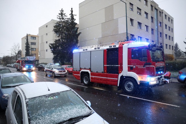 Rauchentwicklung eines Rauchers führt zu Einsatz der Feuerwehr in Wels-Pernau