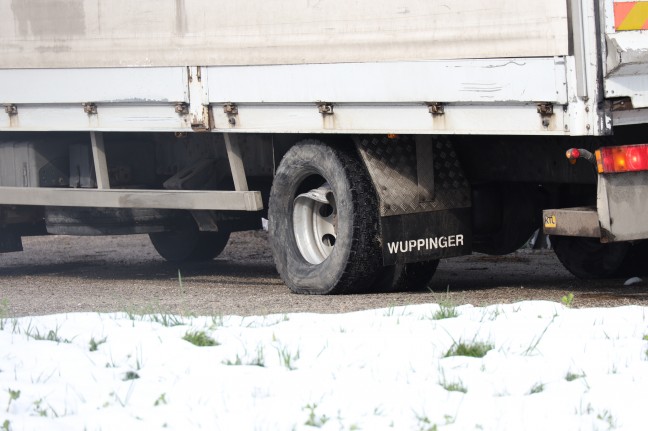 Schwerer Crash auf Wiener Strae in Edt bei Lambach fordert zwei teils schwer verletzte Personen