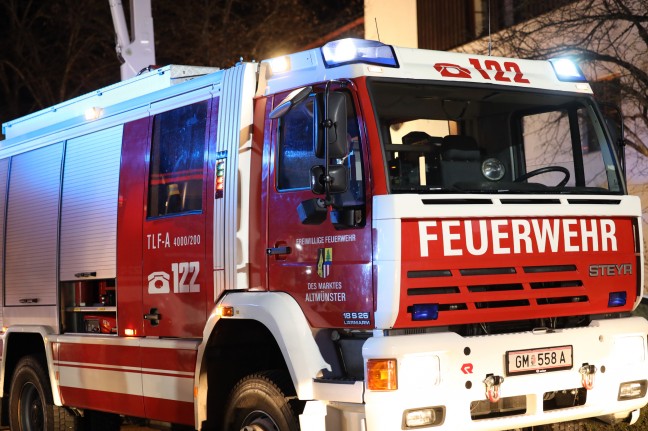 Drei Verletzte bei Zimmerbrand in einem Mehrparteienwohnhaus in Altmünster