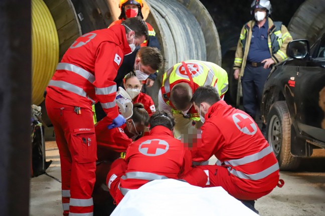 Abgestürzte Person durch Höhenretter der Feuerwehr aus Steilhang des Freinbergs in Linz gerettet